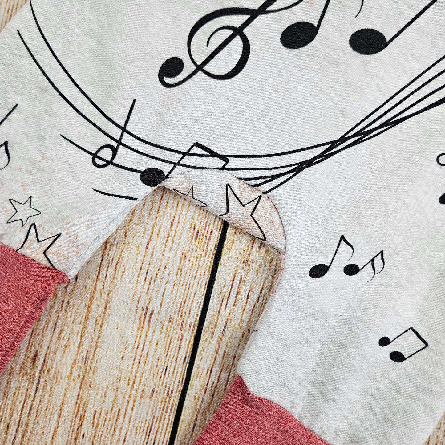 Strampler mit Noten für Musikliebhaber