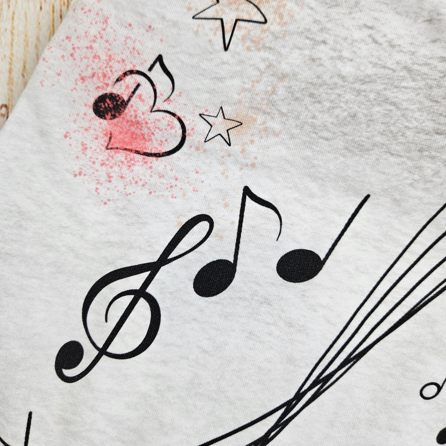 Strampler mit Noten für Musikliebhaber