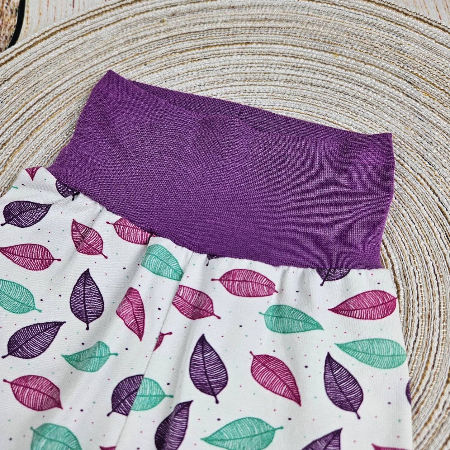 Leggings Blätter türkis/lila mit weichem Bauchbund