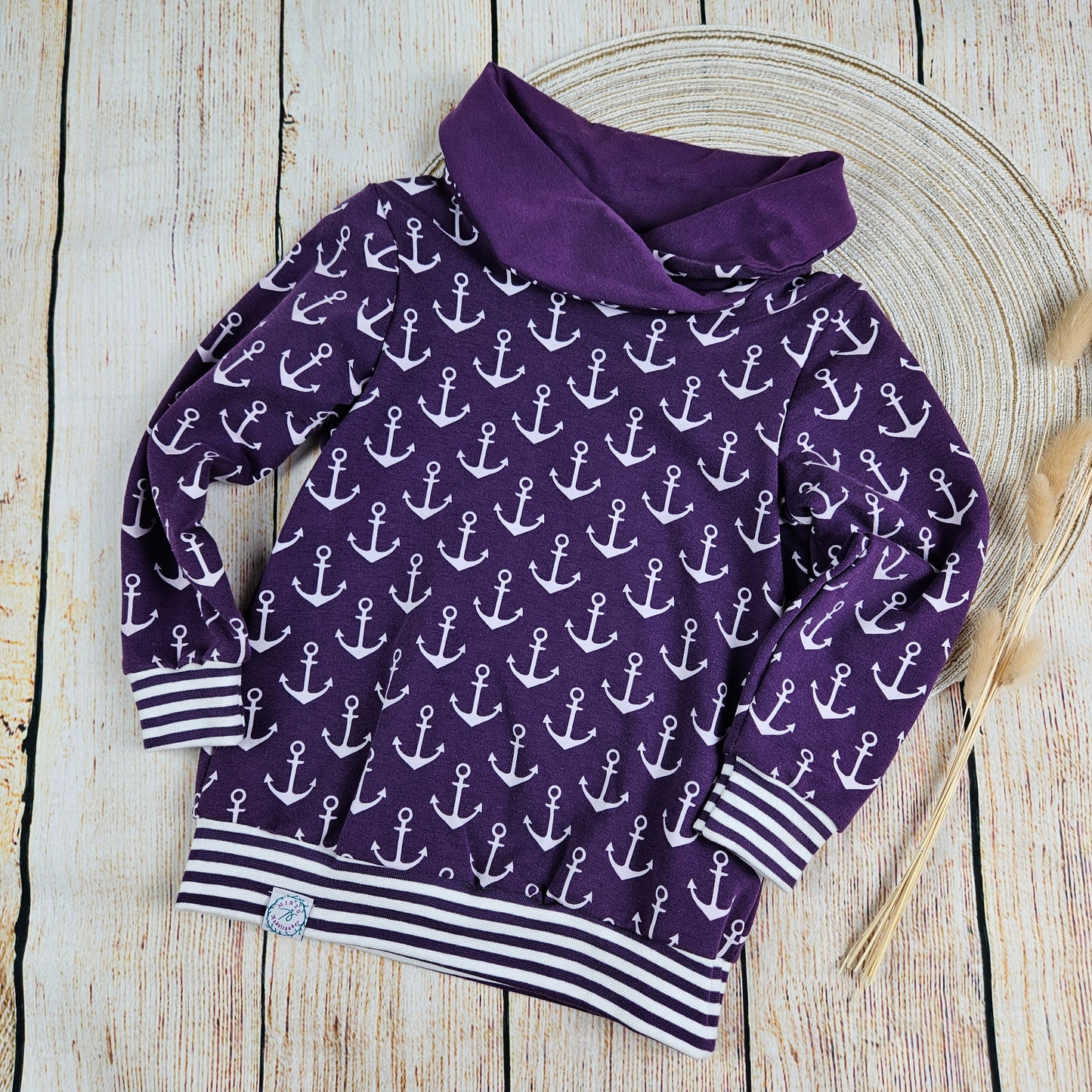 Sweatshirt im maritimen Ankerdesign und Wickelkragen