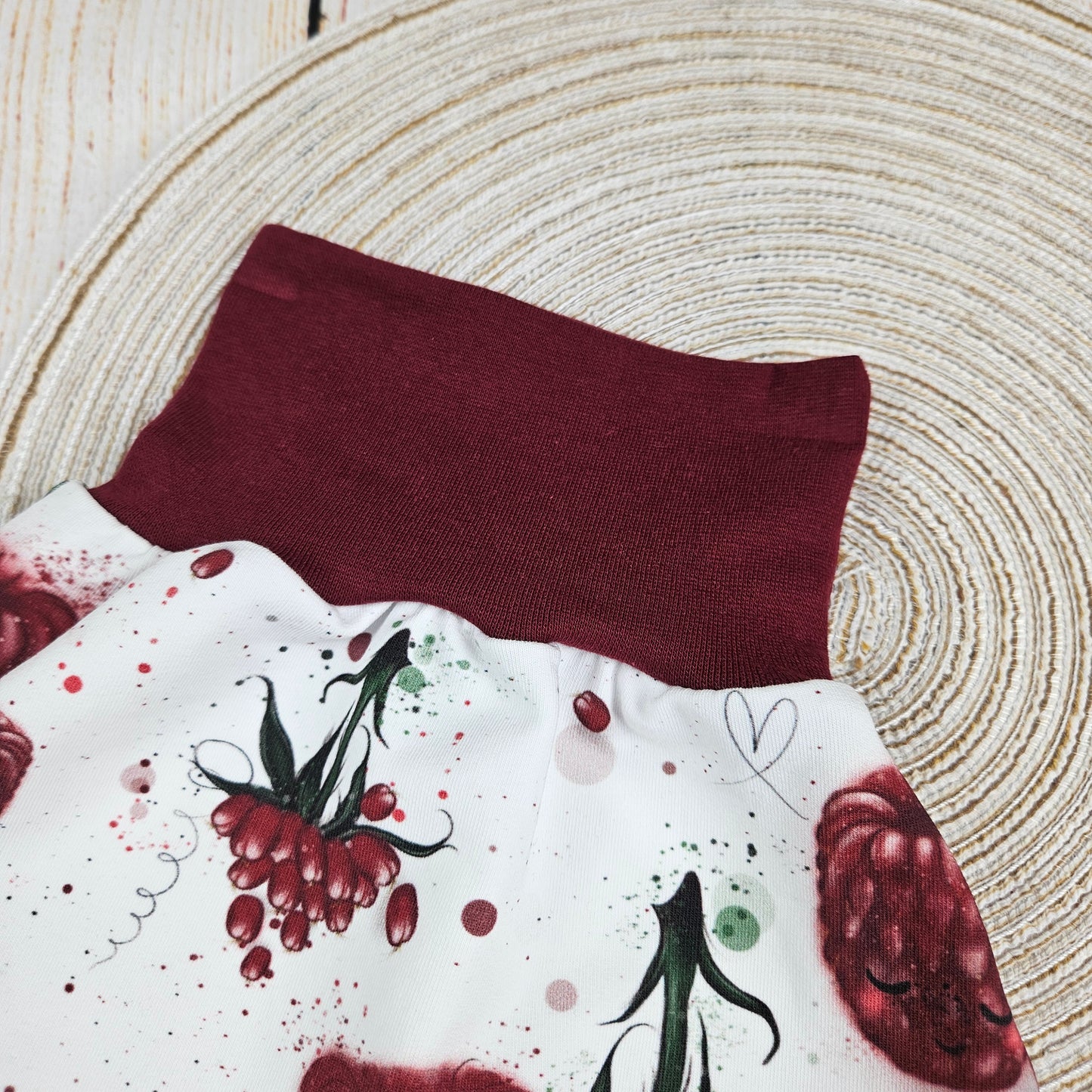 Pumphose mit Himbeeren