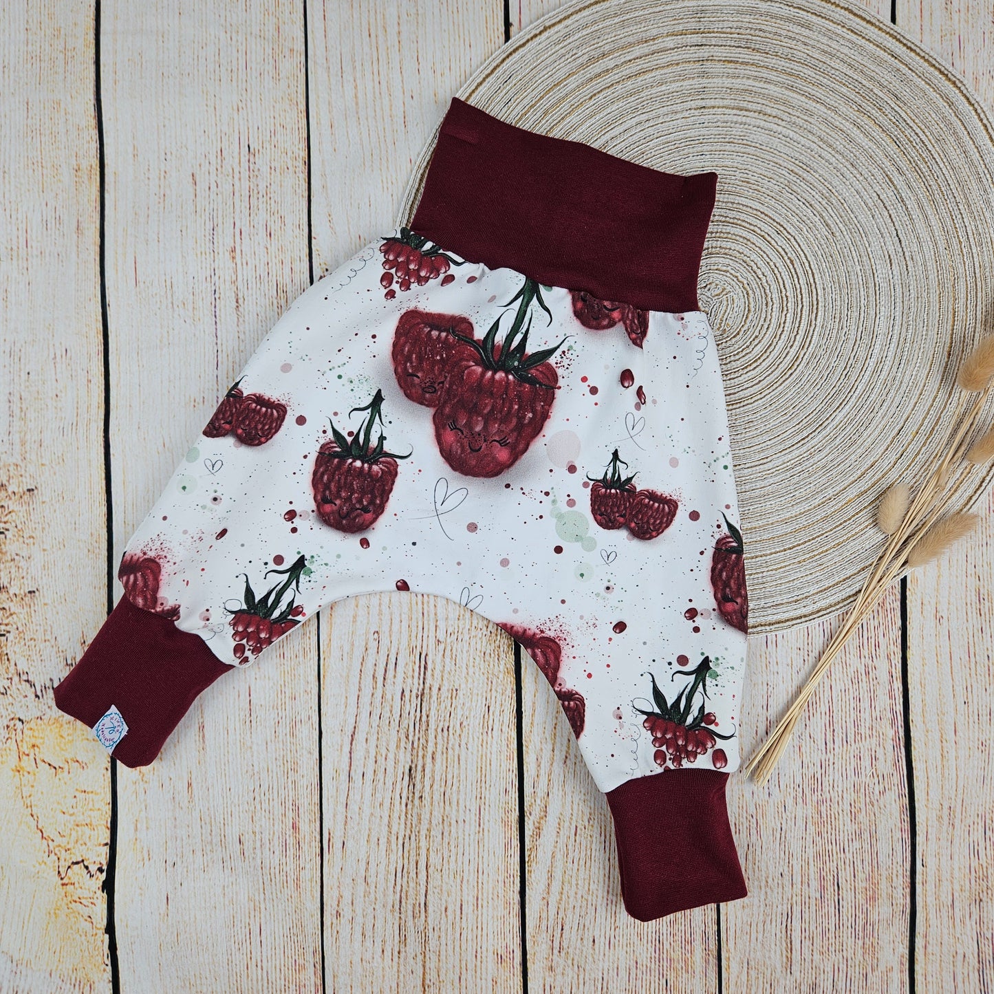 Pumphose mit Himbeeren