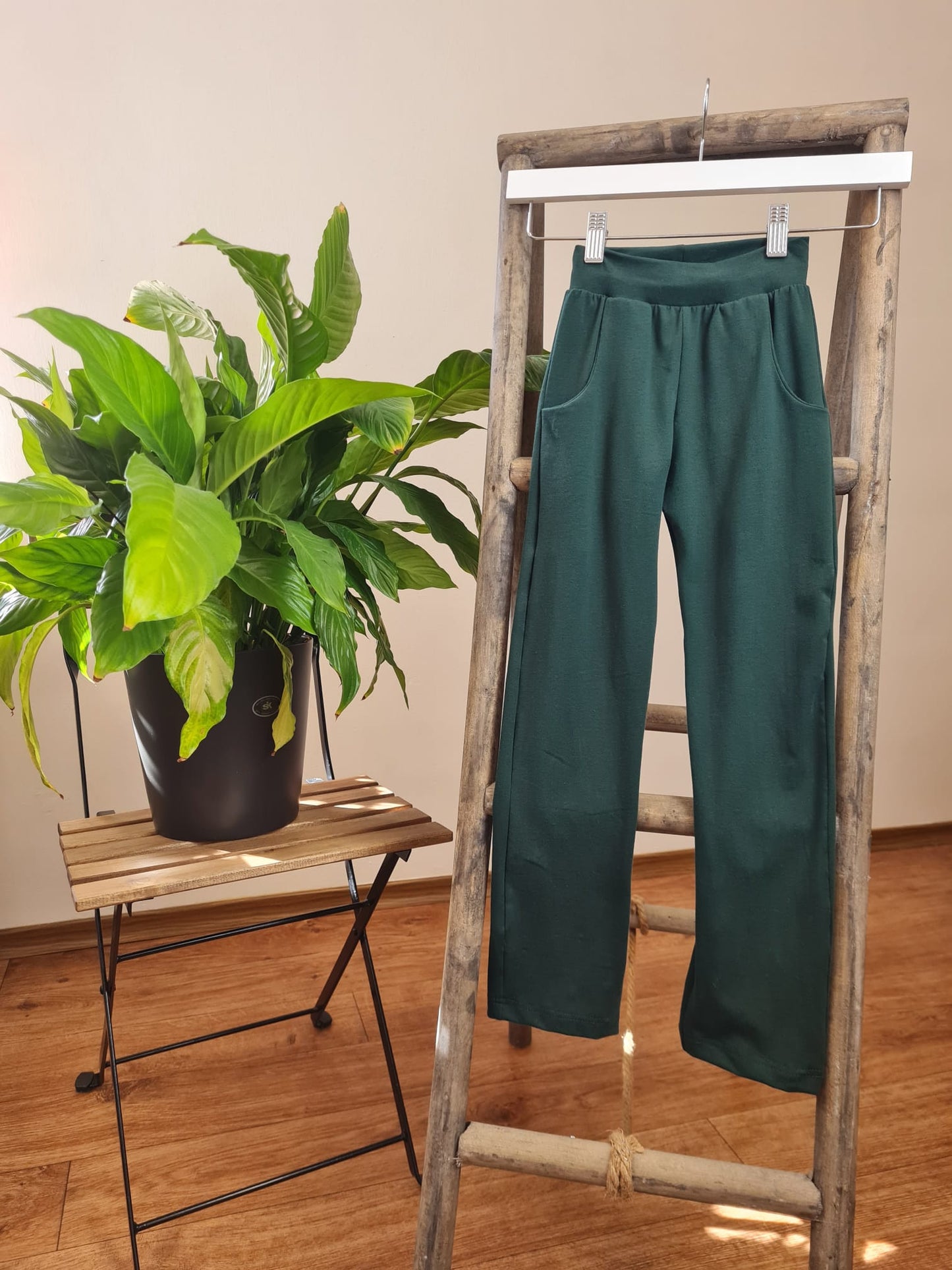 Sweathose grün mit Taschen