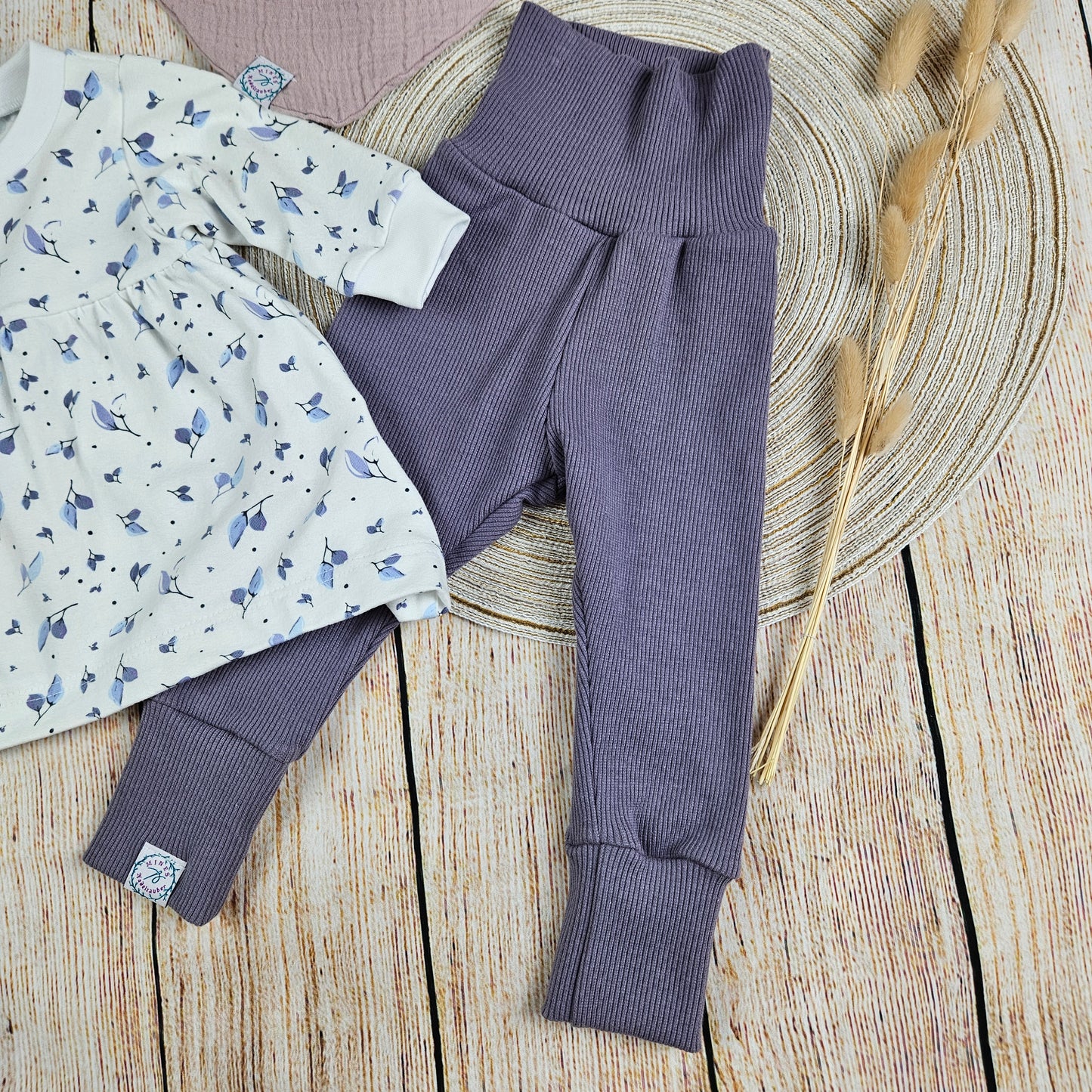 Babyset Blätter und Zweige Basickleid, Leggings, Haarband und Dreieckstuch