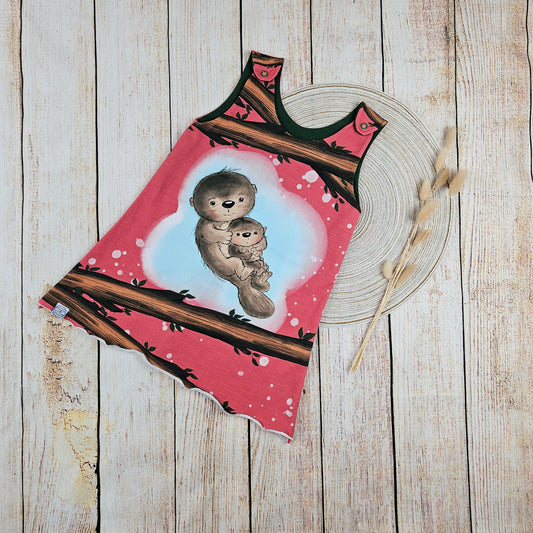 Latzkleid Otterliebe mit Ottermama und Otterbaby