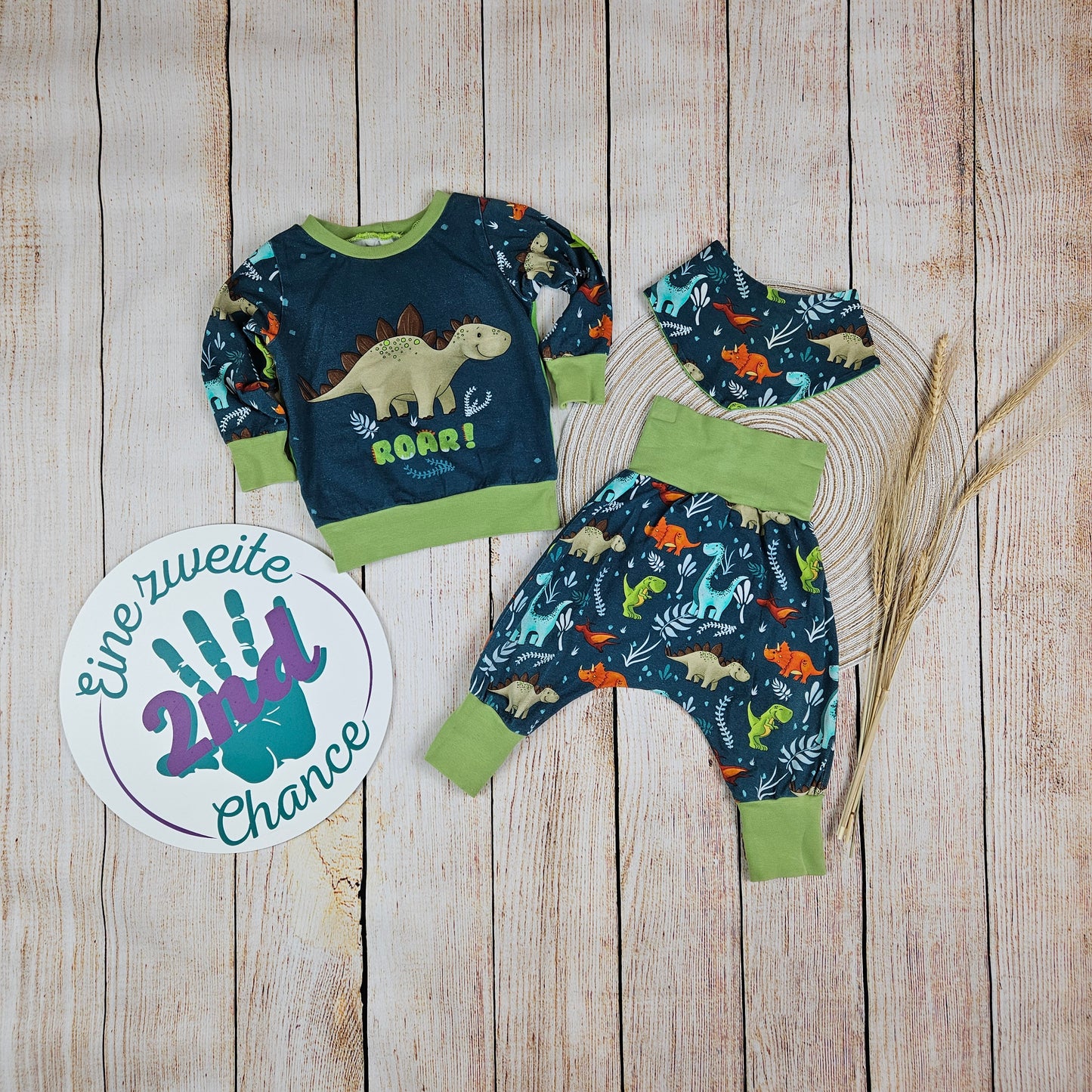 Handmade Babyset Sweatshirt + Pumphose Gr. 68/74 + Halstuch