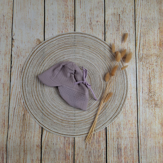 Handmade Sonnenhut aus Musselin mit Schirm und Nackenschutz - XS - altrosa