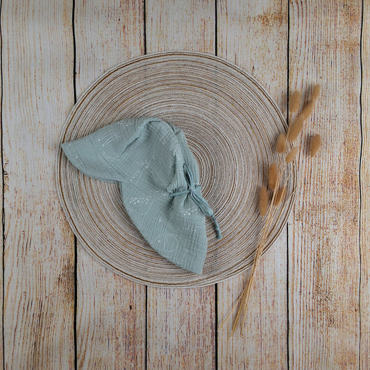 Handmade Sonnenhut aus Musselin mit Schirm und Nackenschutz - M - mint Safaritiere